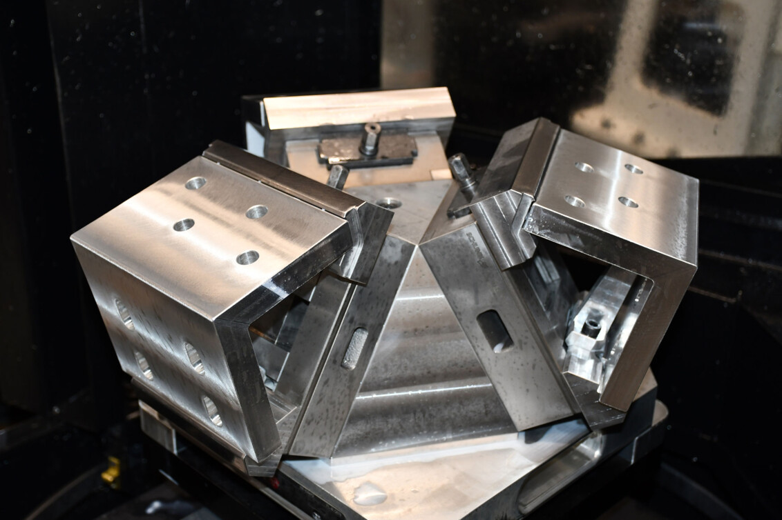 4271-Stromleiste_eingespannt_VEX_web