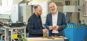 HEULE Mitarbeiter beraten Kunden vor Ort.  heule-beratung